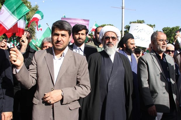 امام جمعه بوشهر: بصیرت و ولایت‌مداری مردم ایران فتنه‌های مختلف دشمن را خنثی می‌کند