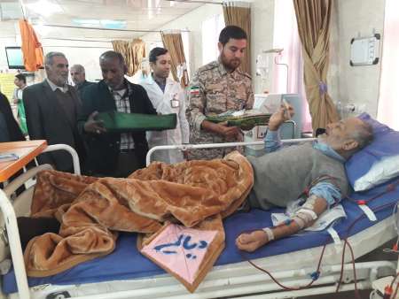 پرچم متبرک حرم حضرت زینب در بیمارستان گناوه رونمایی شد+عکس