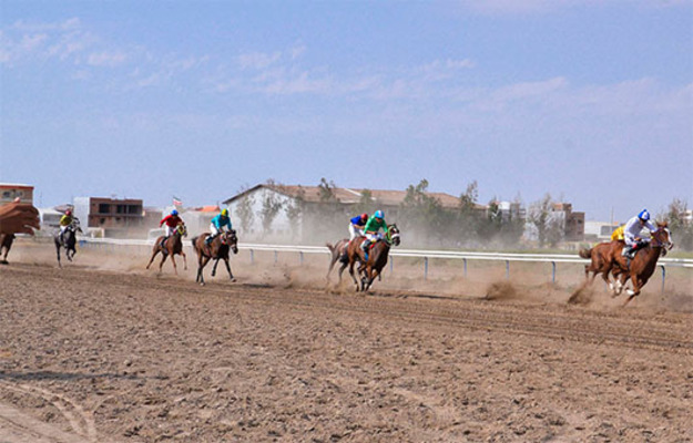 مسابقات اسب‌دوانی زمستانه برای نخستین بار در دیلم برگزار شد