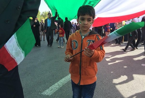حضور نسل سوم و چهارمی‌ها در راهپیمایی ۲۲ بهمن در بوشهر+عکس