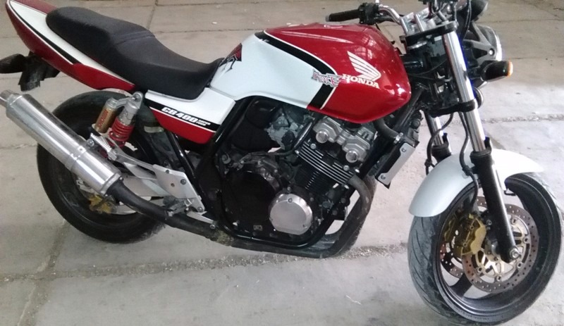 توقیف دو دستگاه موتورسیکلت قاچاق ۱۳۰۰ سی سی در تنگستان و دشتستان