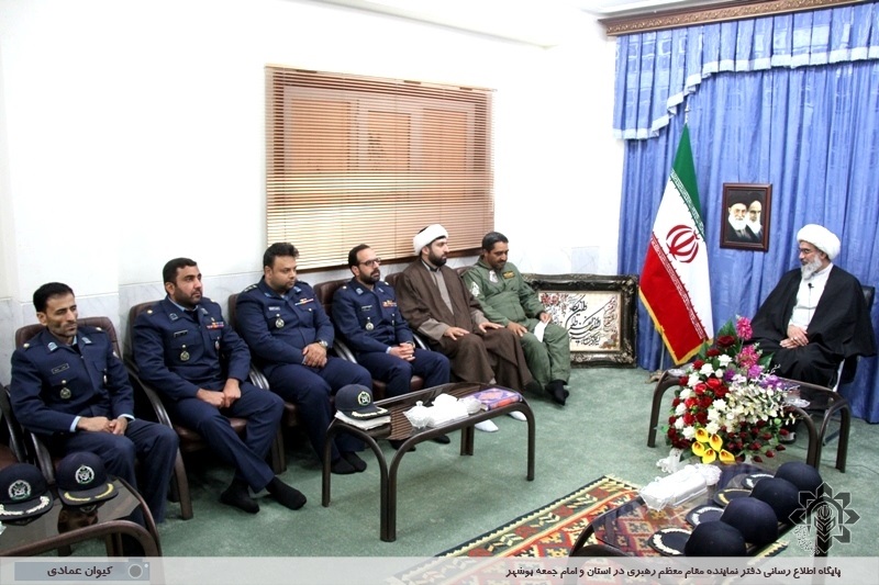 فرماندهان پایگاه ششم شکاری شهید یاسینی با امام جمعه بوشهر دیدار کردند+تصویر