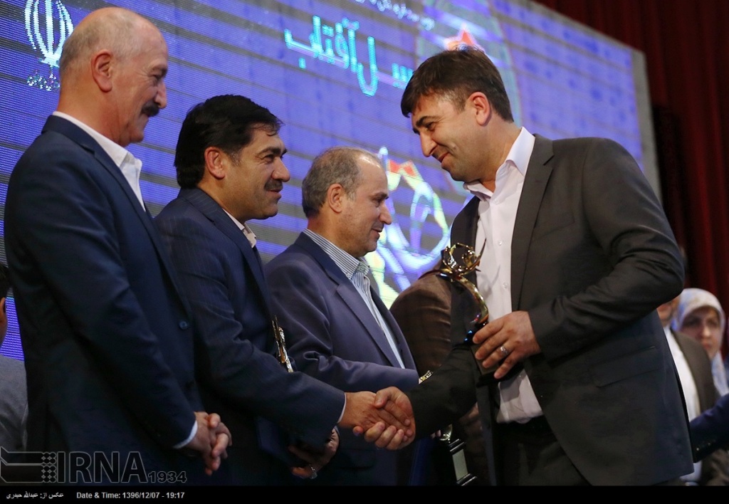 مدیر عامل پارس جنوبی به عنوان مدیرعامل اخلاق مدار در سال ۹۶ انتخاب شد+عکس