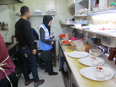 مواد غذایی تاریخ‌مصرف‌گذشته در بوشهر جمع‌آوری و معدوم شد