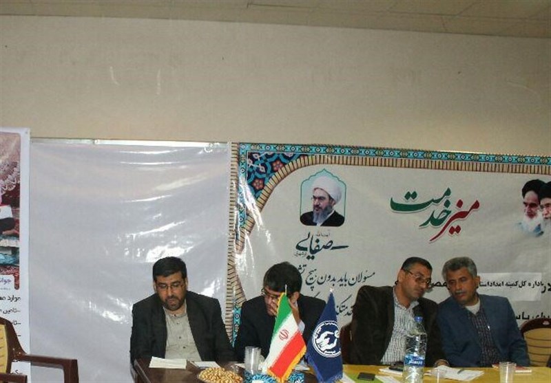 برپایی میز خدمت کمیته امداد در مصلی جمعه بوشهر