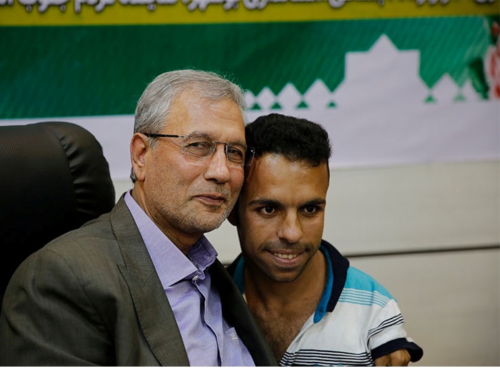 عکس یادگاری  پدیده انتخابات شوراهای استان بوشهر با وزیر کار