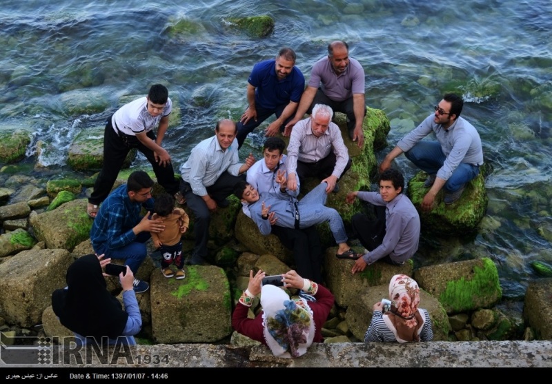تصاویری از حضور گردشگران نوروزی در بندر بوشهر