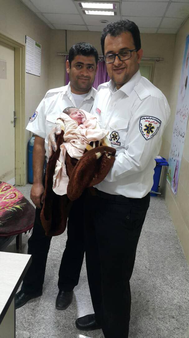 به دنیا آمدن نوزاد تنگ ارمی در خودرو+عکس