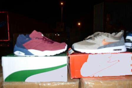 توقیف محموله ۳۰ میلیاردی کفش های قاچاق در عسلویه