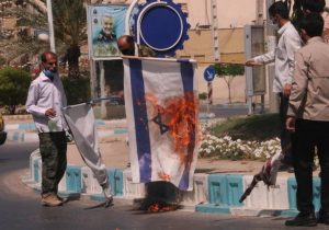 پرچم رژیم اشغالگر قدس در بوشهر به آتش کشیده شد