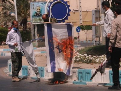 پرچم رژیم اشغالگر قدس در بوشهر به آتش کشیده شد