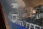 کشتی خودروهای سنگین شبانه آتش گرفت