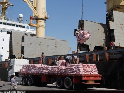 پهلوگیری کشتی حامل ۳۳ هزار و ۵۰۰ تن برنج در بوشهر