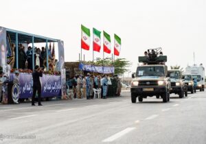 رژه خودرویی نیروهای مسلح در بوشهر به مناسبت روز ارتش+عکس