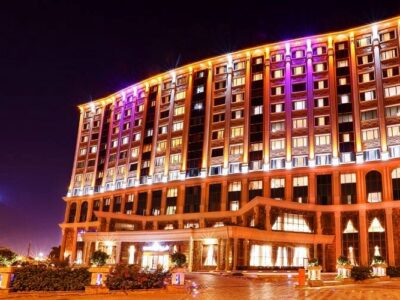 افتتاح ۴ هتل و۲ بیمارستان در استان بوشهر