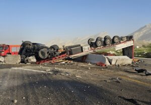 خواب پشت فرمان، تریلی را در محور کنگان–بوشهر واژگون کرد