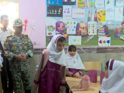 همراهی مسئولین با فرزند شهید در نخستین روز سال تحصیلی